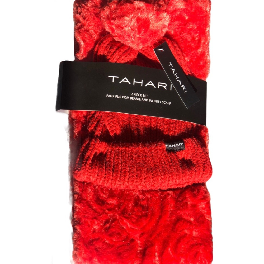 🖤NWT - Tahari Faux Fur Pom Beanie & Infinity Scarf